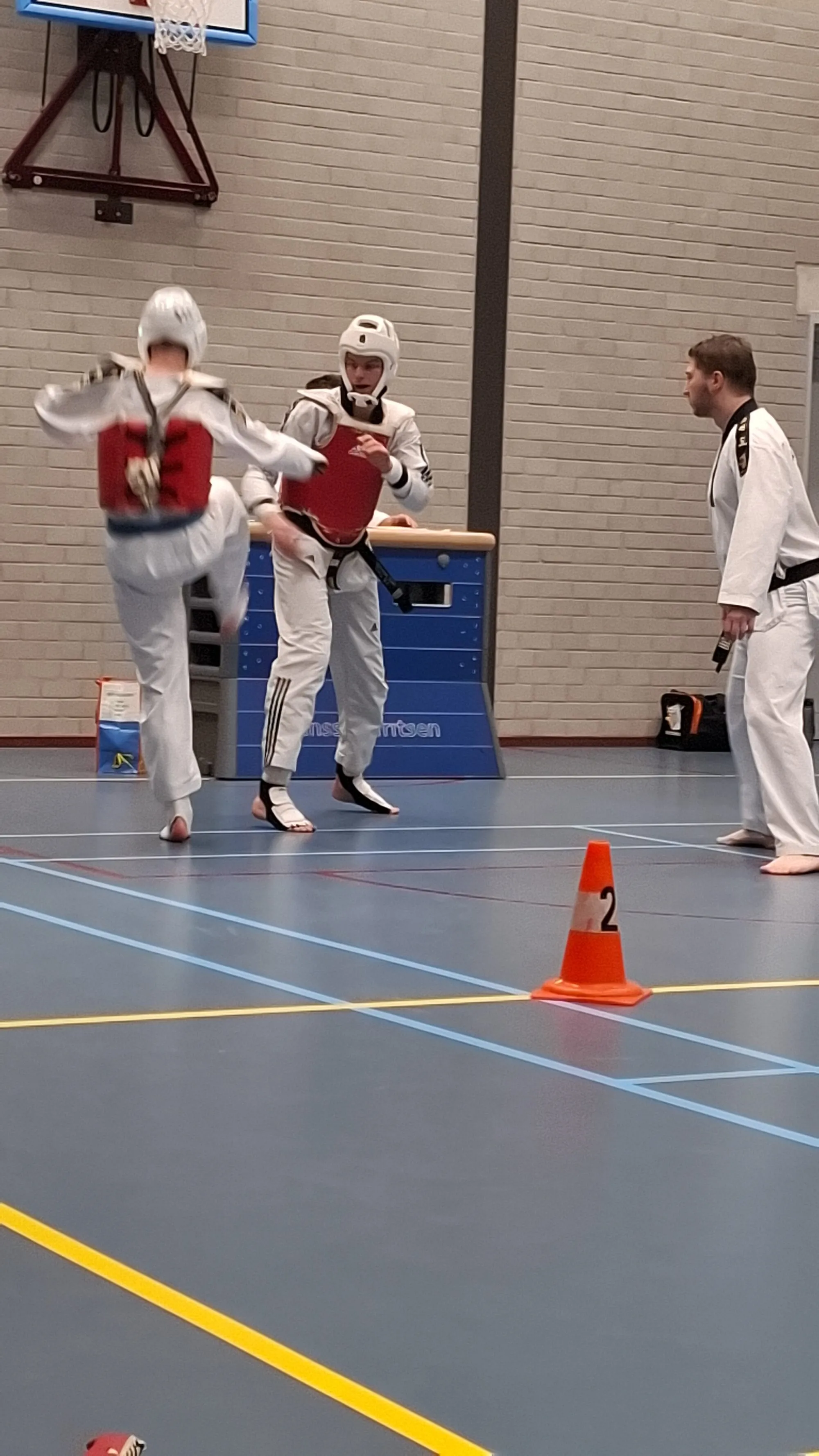 Sparringtraining onder toezicht van een trainer